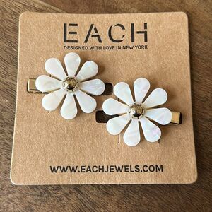 Each Jewels Shiny Pearl Petals Daisy Hair Clips Set of Two!